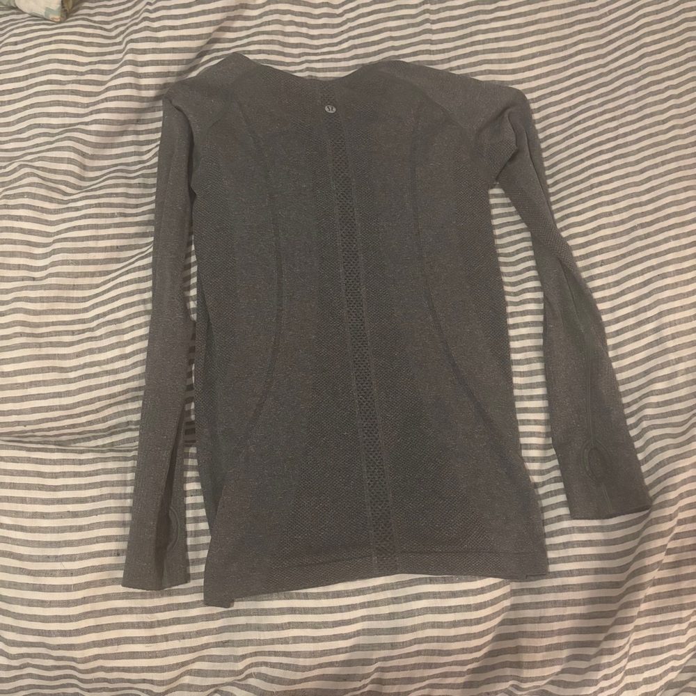Lululemon long sleeve gray shirt, top for cold weather outdoors, running - Picture 7 of 13
